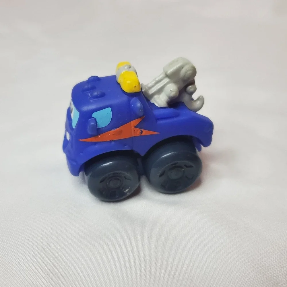 Wheel Pals Blue Tow Truck Tonka Lil Chuck & Friends Handy Tow Truck Hasbro 2014